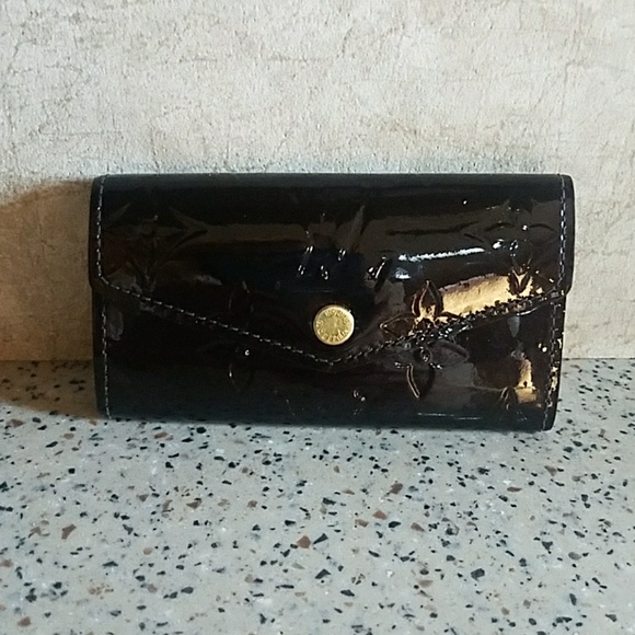 Louis Vuitton Handbags - Louis Vuitton Vernis Key Holder